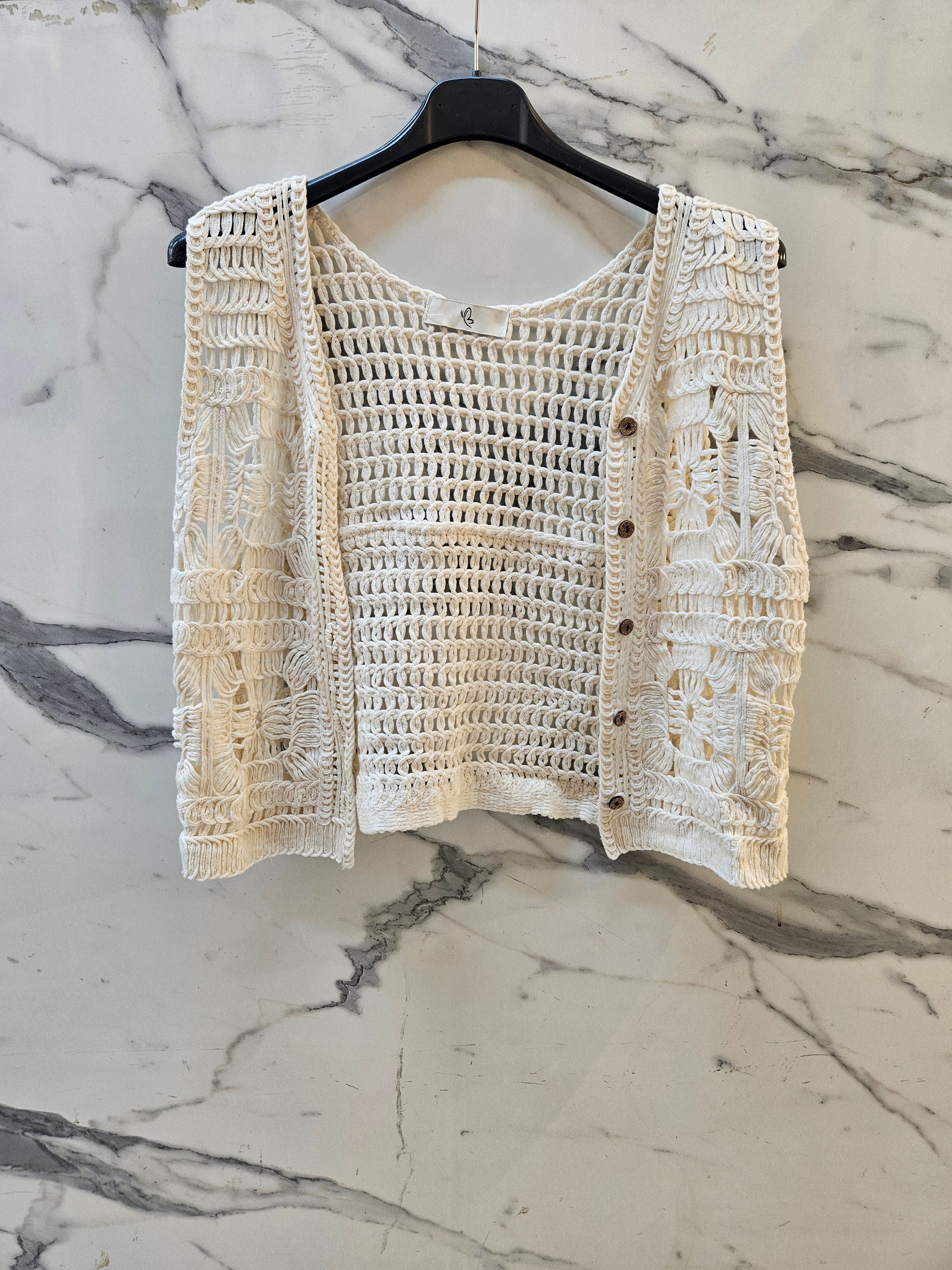 Gilet en crochet sans manches à boutons