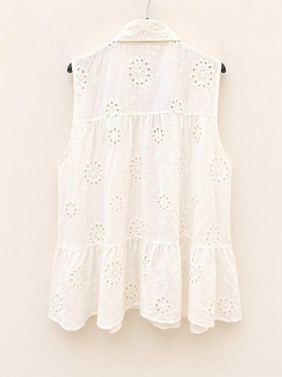 Blouse sans manches en broderie anglaise blanche
