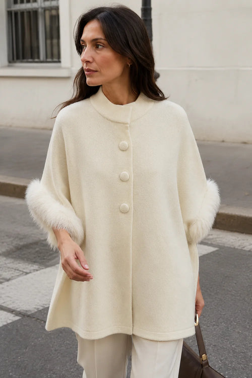 Cape Poncho En Maille À Manchettes Fausse Fourrure - vue portée