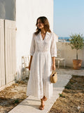 Robe longue à col V en broderie anglaise