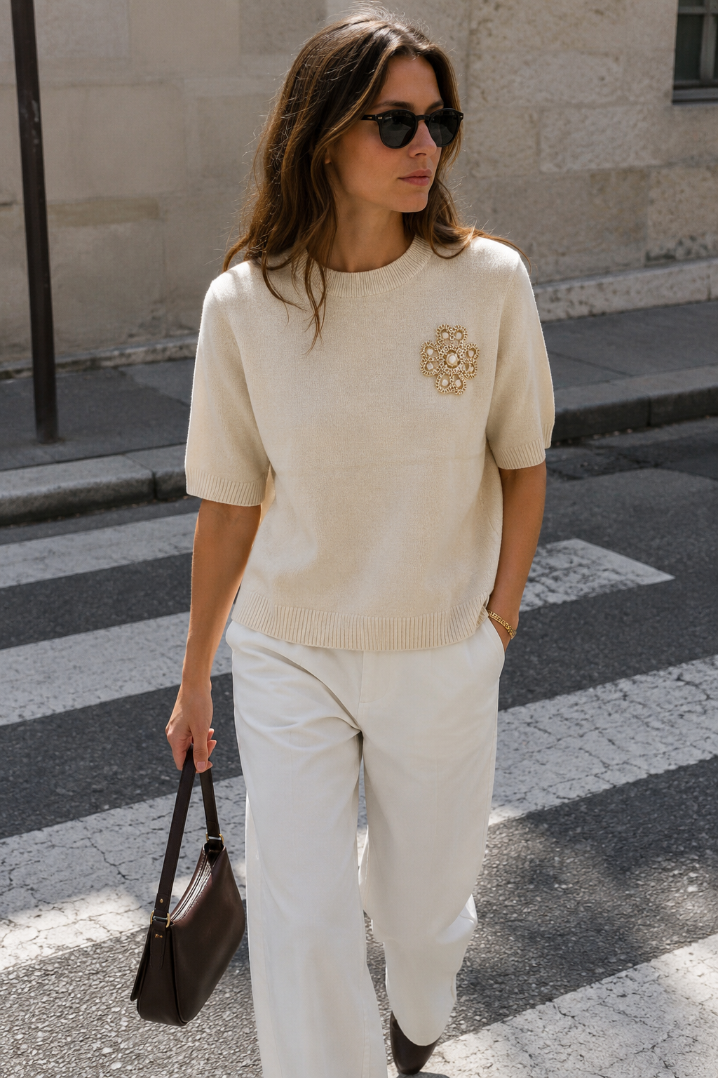 Top En Maille À Manches Courtes Et Fleur Bijou - vue portée