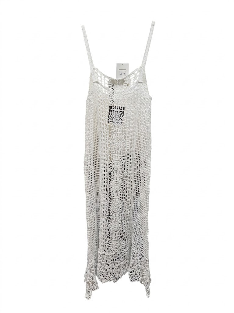 Robe longue ajourée en crochet à fines bretelles