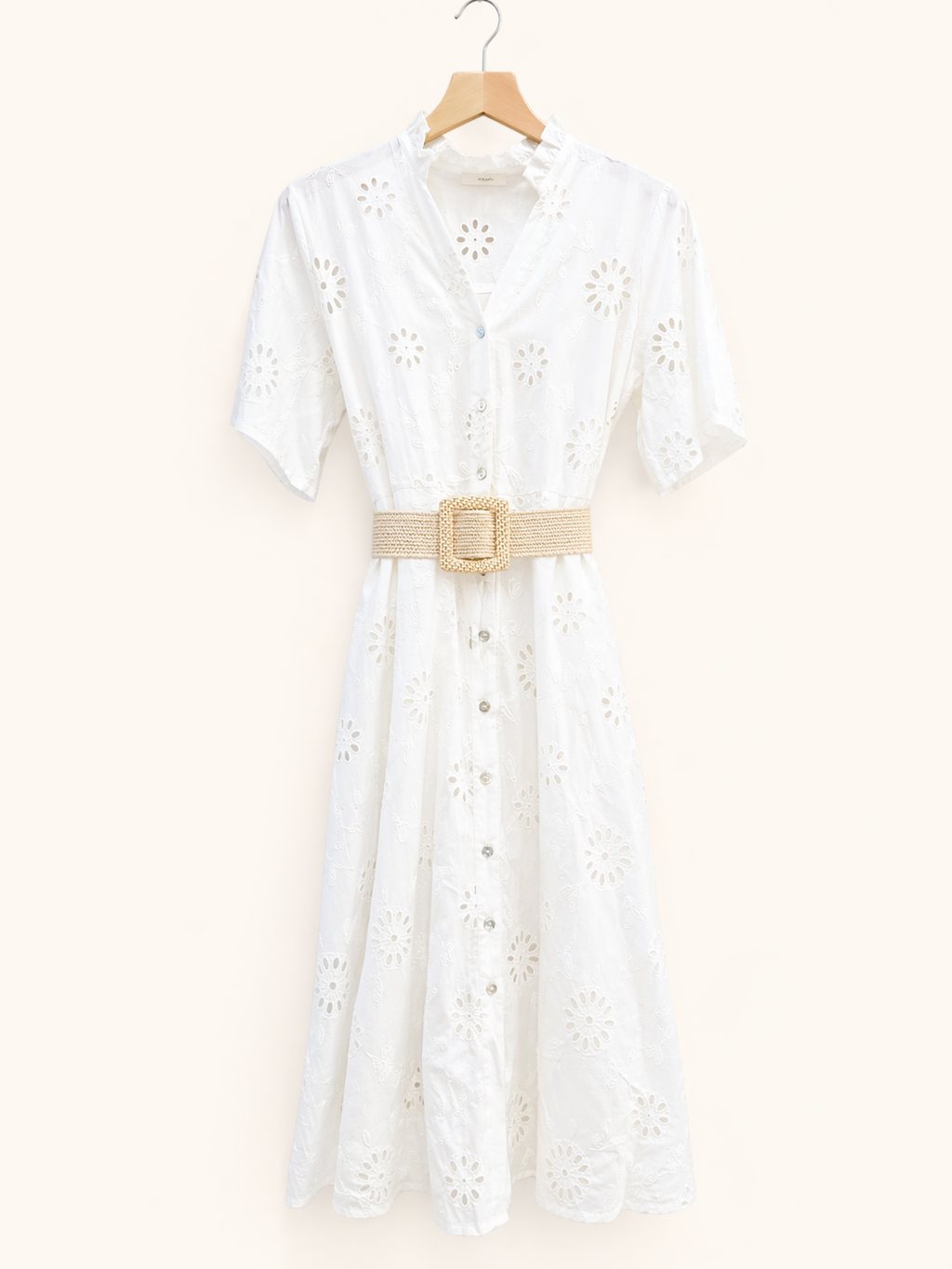 Robe boutonnée à col V en broderie anglaise
