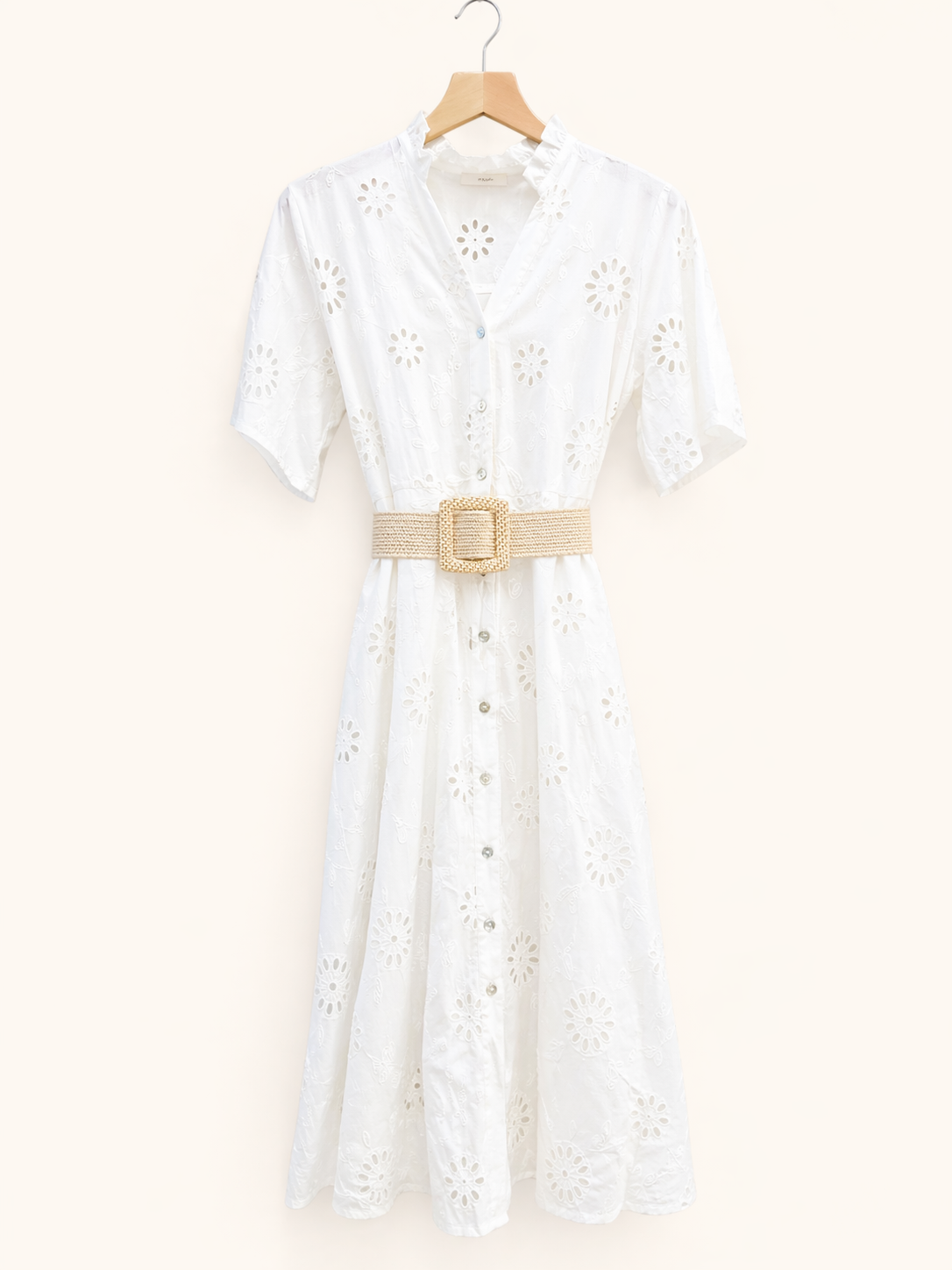 Robe boutonnée à col V en broderie anglaise