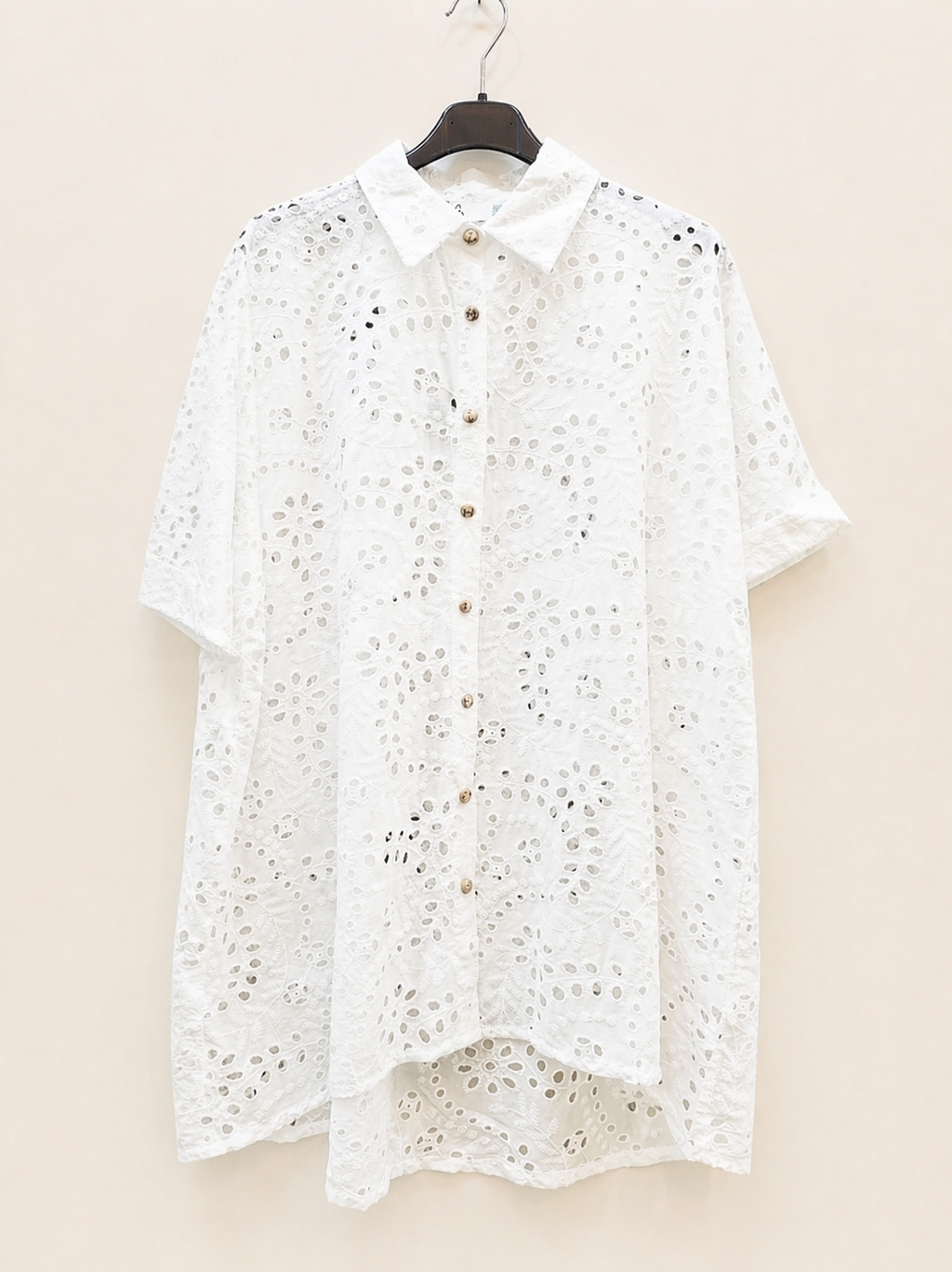 Chemise ajourée en broderie anglaise blanche