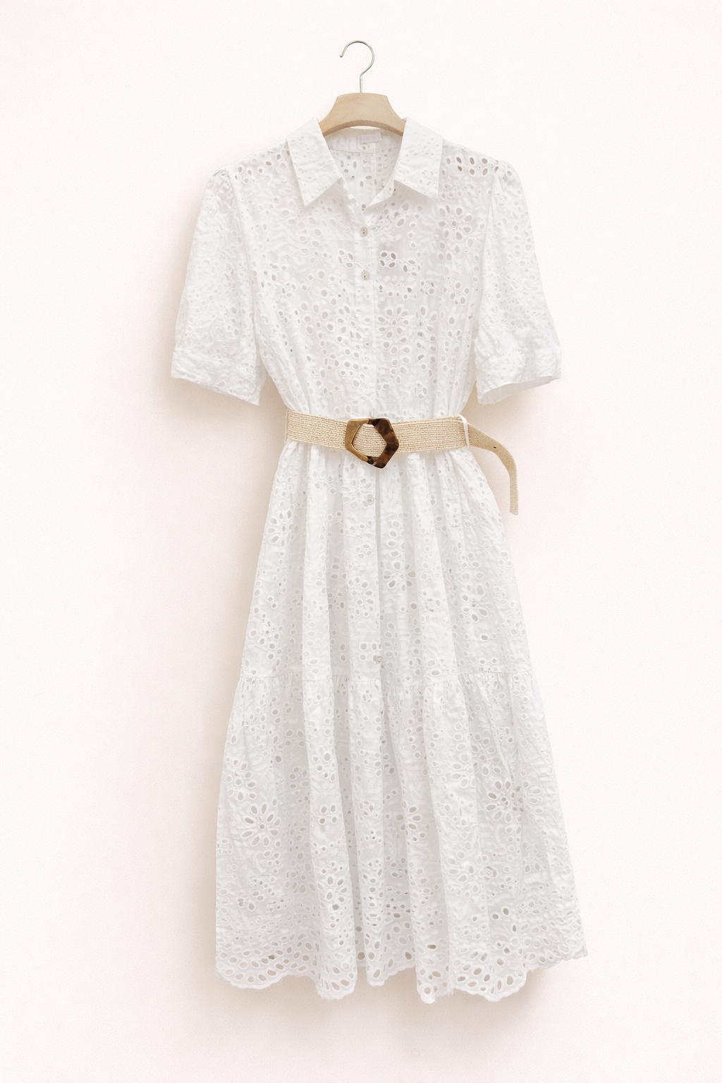 Robe chemise blanche en broderie anglaise