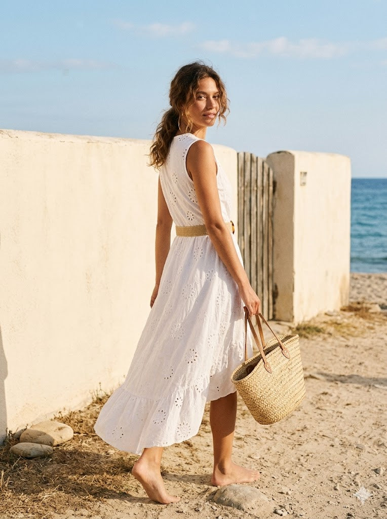 Robe sans manches asymétrique à col V en broderie anglaise