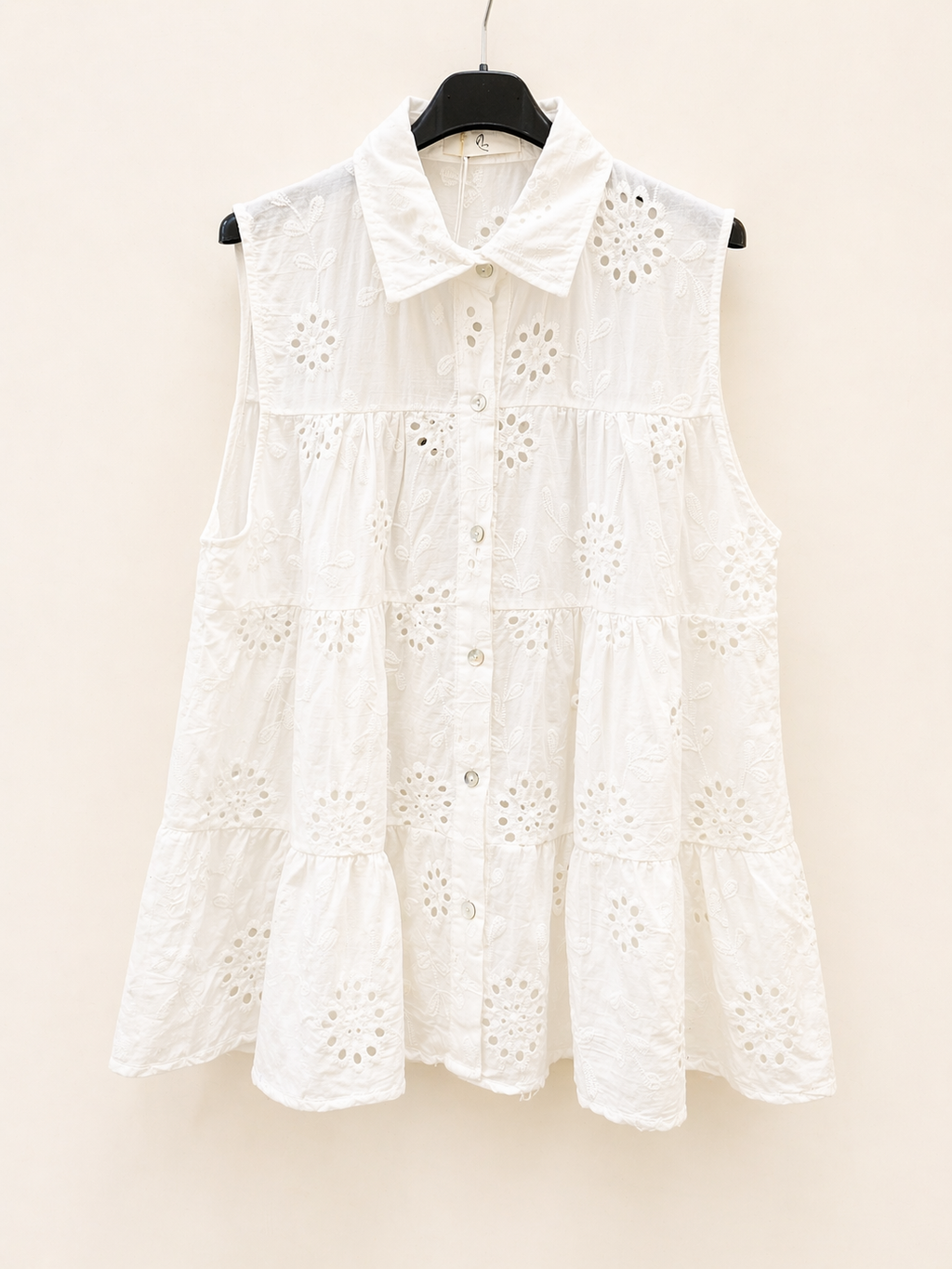 Blouse sans manches en broderie anglaise blanche