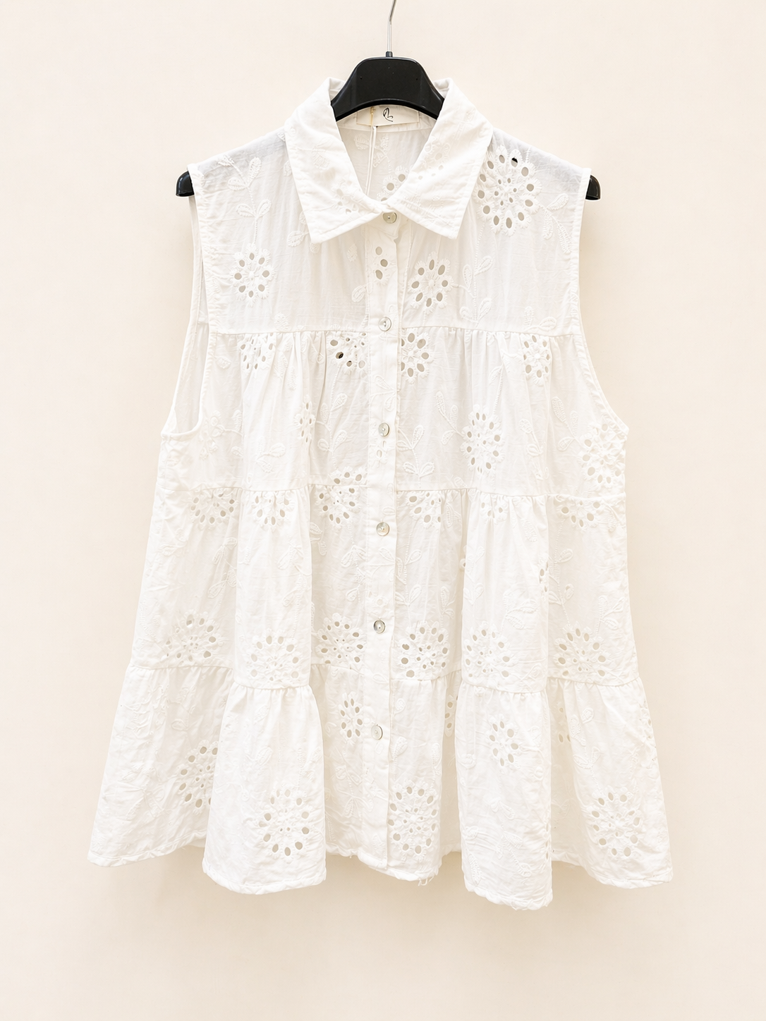 Blouse sans manches en broderie anglaise blanche