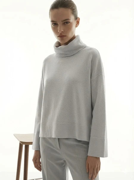 Pull oversize à col cheminée et bas asymétrique